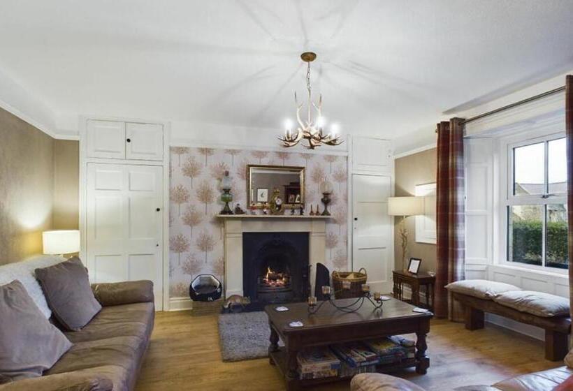 Thropton Demesne Farmhouse B&b