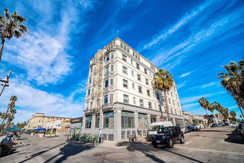 Air Venice On The Beach