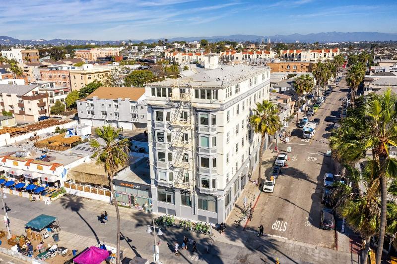 Air Venice On The Beach
