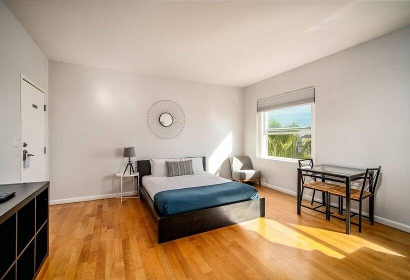 Air Venice On The Beach