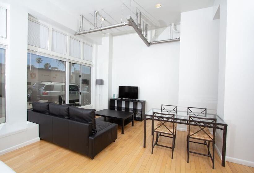 Air Venice On The Beach