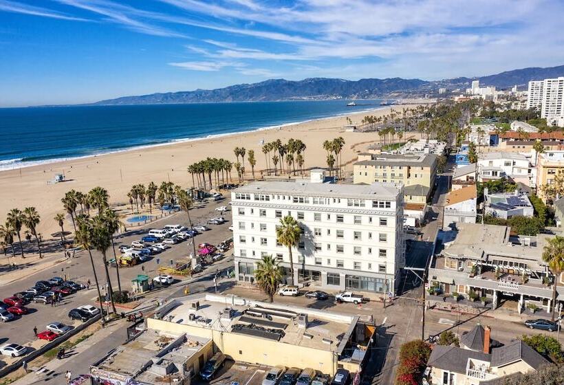 Air Venice On The Beach