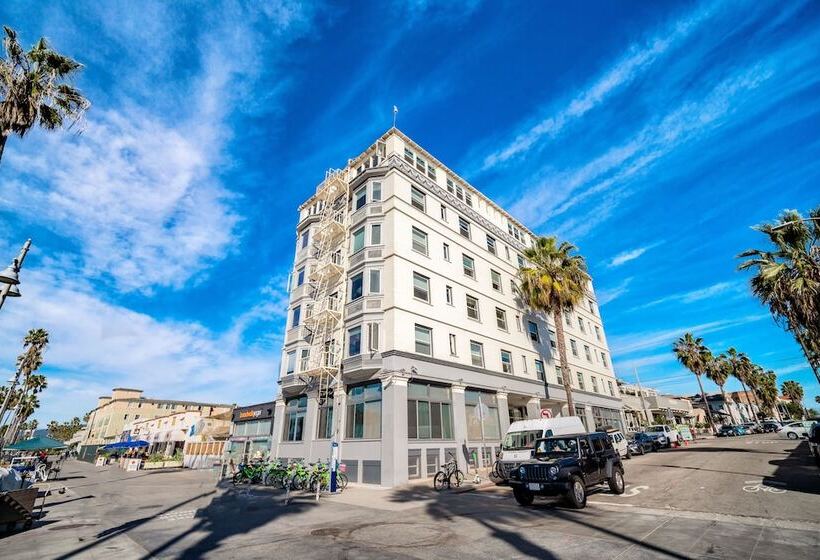 Air Venice On The Beach