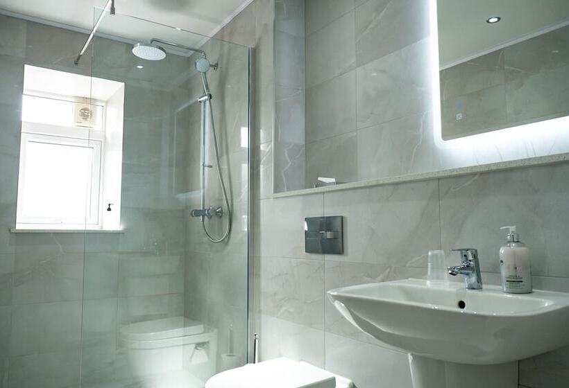 הוסטל Corran House Guest House