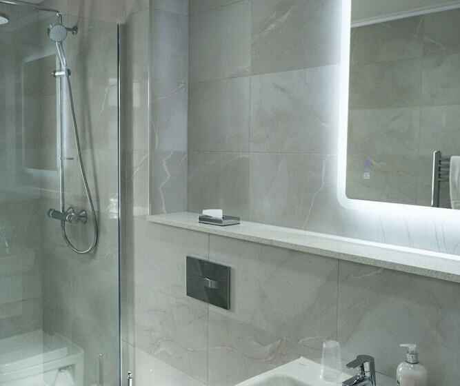 הוסטל Corran House Guest House