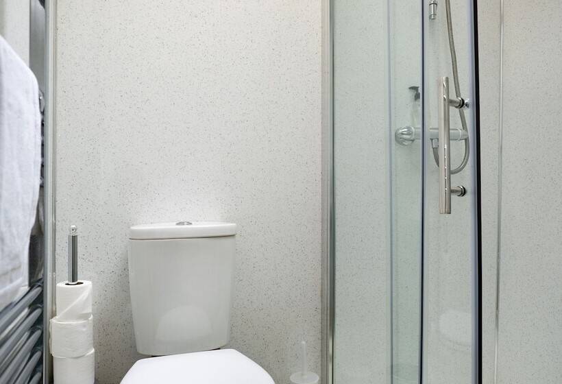 הוסטל Corran House Guest House