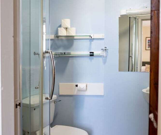 הוסטל Corran House Guest House