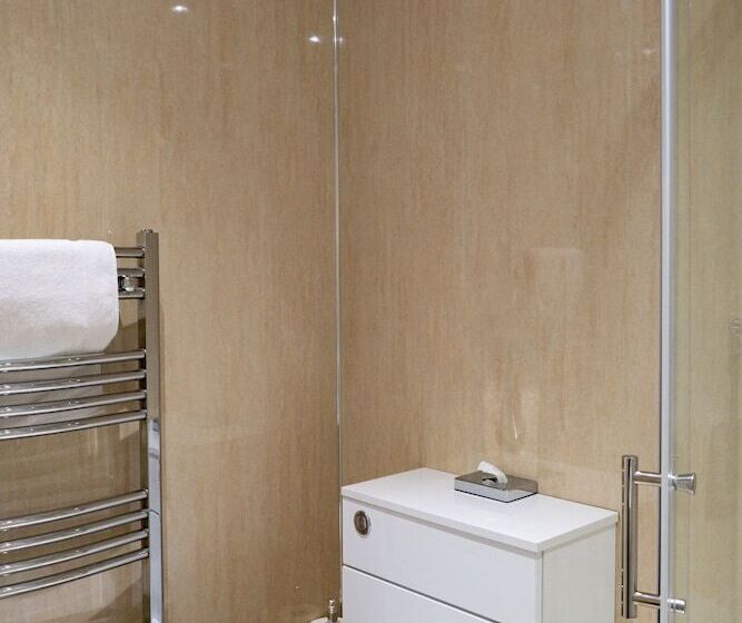 הוסטל Corran House Guest House