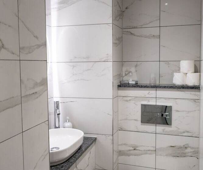 הוסטל Corran House Guest House