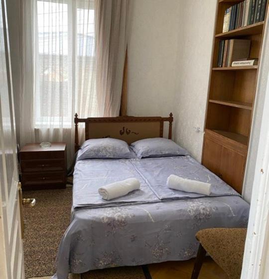 هاستل Guesthouse Lilia &wine Celler