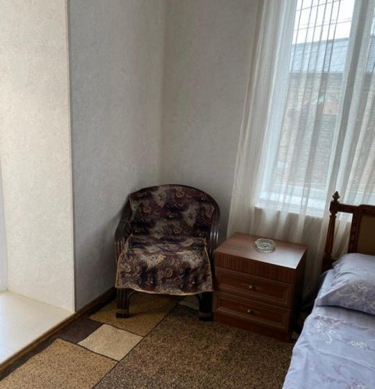 هاستل Guesthouse Lilia &wine Celler