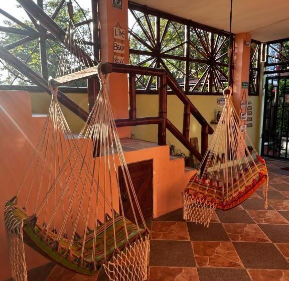 هاستل Hostal Casa Taisha