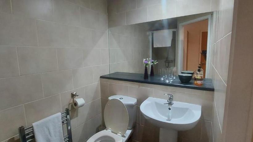 Общежитие Snooze Guest House