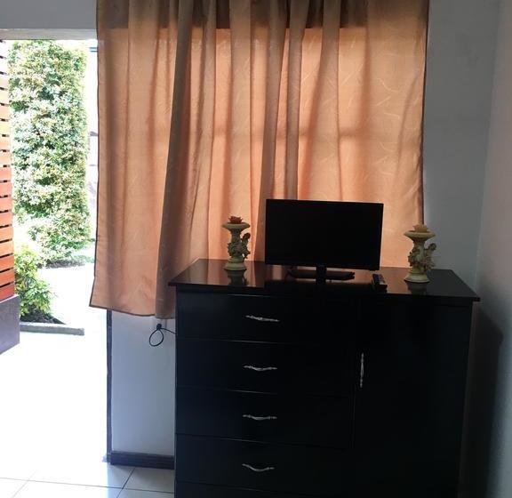 فندق صغير The Backpacker Hostal