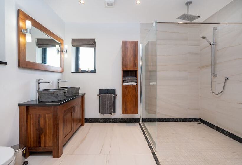 Bed and Breakfast Antrim House Guest Rooms & Suites