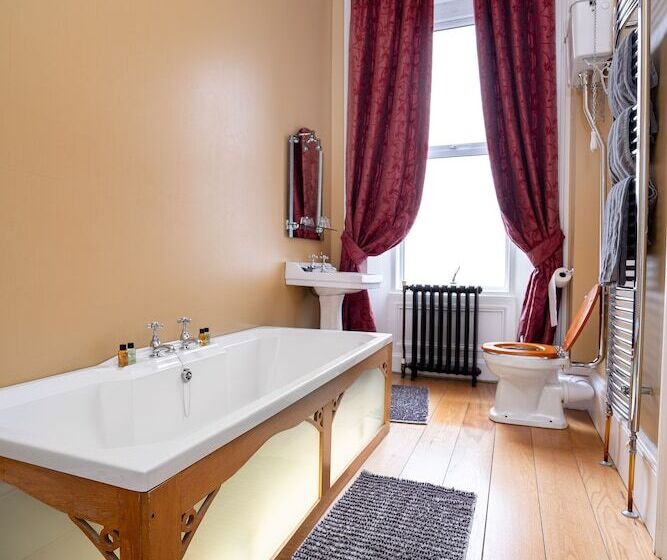 Bed and Breakfast Antrim House Guest Rooms & Suites