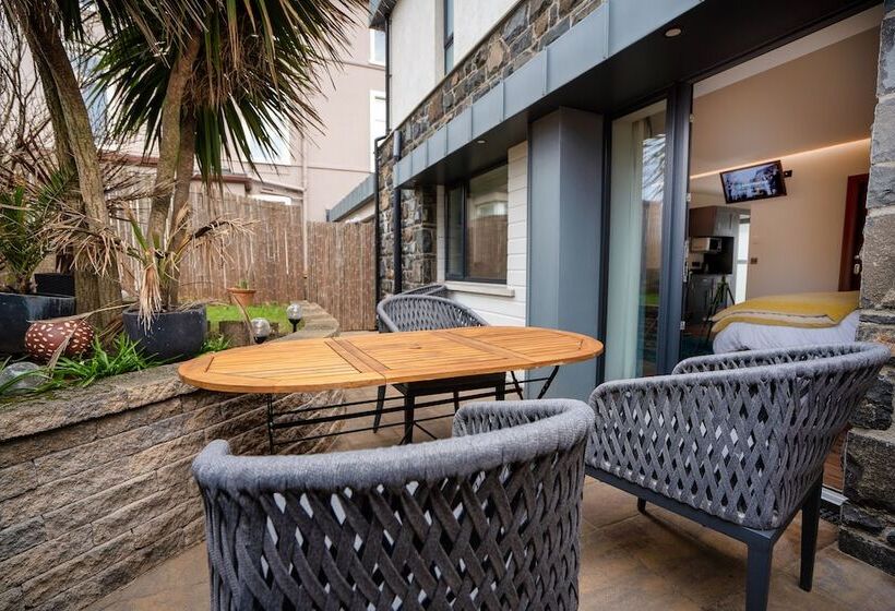 Bed and Breakfast Antrim House Guest Rooms & Suites