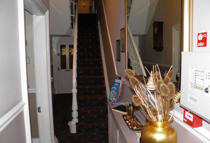 مبيت وإفطار Aristocrat Guest House