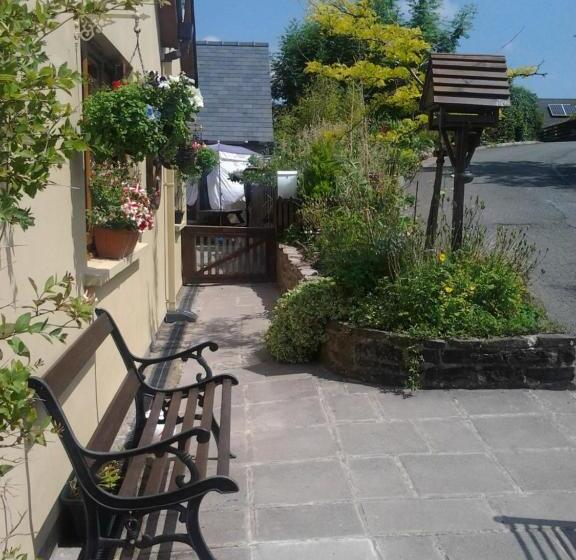 민박 Castle Lodge   Brecon Beacons Accommodation