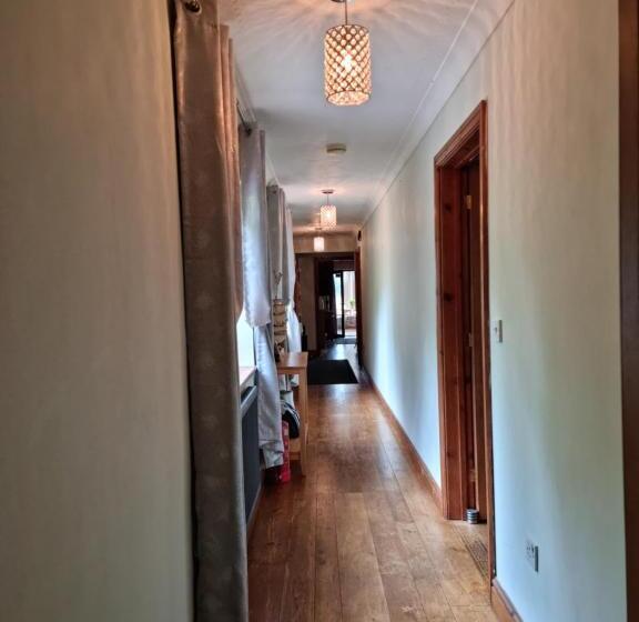 민박 Castle Lodge   Brecon Beacons Accommodation