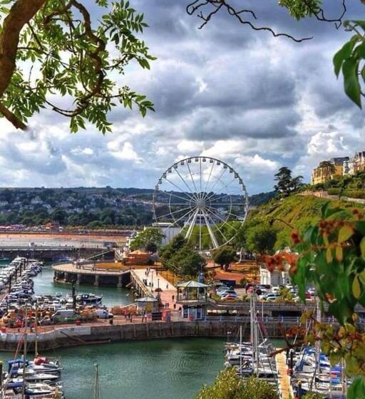 Bed and Breakfast Crowndale Torquay   Exclusively For Adults