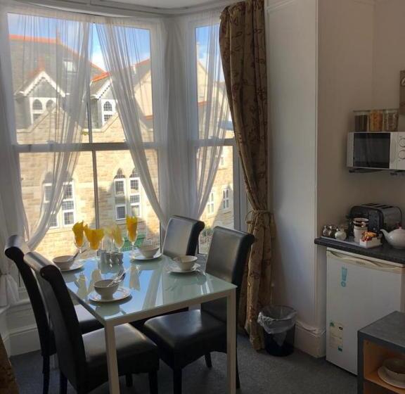 Bed and Breakfast Duporth Guest House