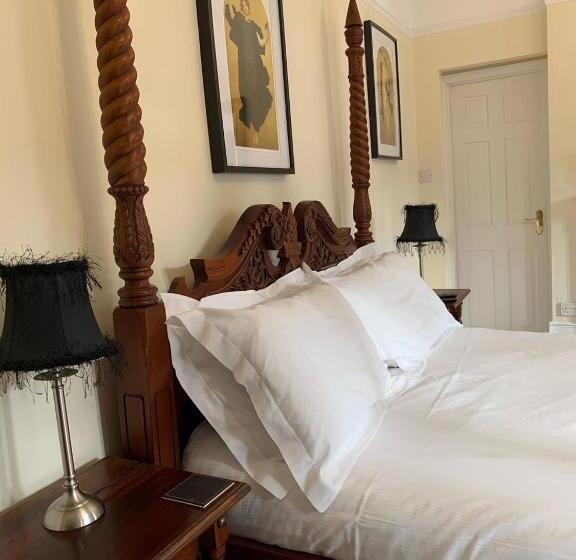 Bed and Breakfast Gothic House