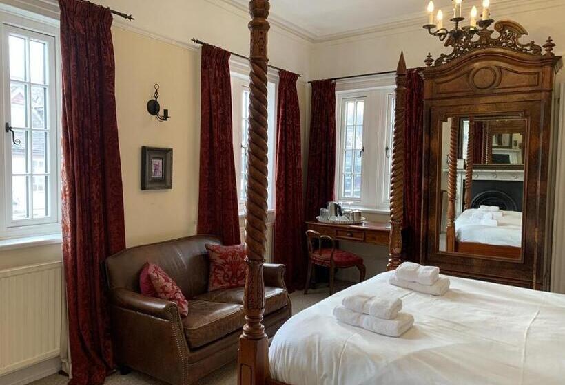 Bed and Breakfast Gothic House