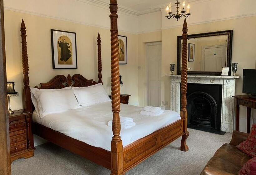 Bed and Breakfast Gothic House