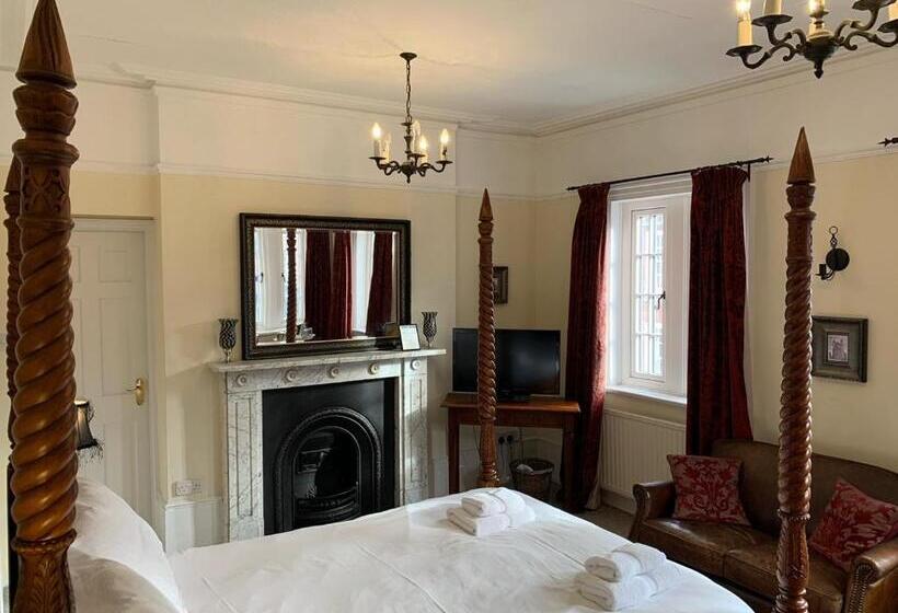 Bed and Breakfast Gothic House