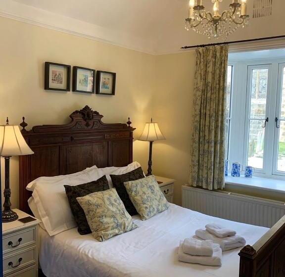 Bed and Breakfast Gothic House