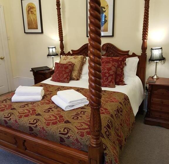 Bed and Breakfast Gothic House