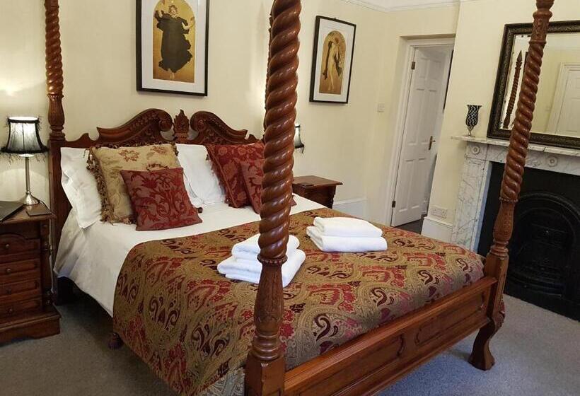 Bed and Breakfast Gothic House