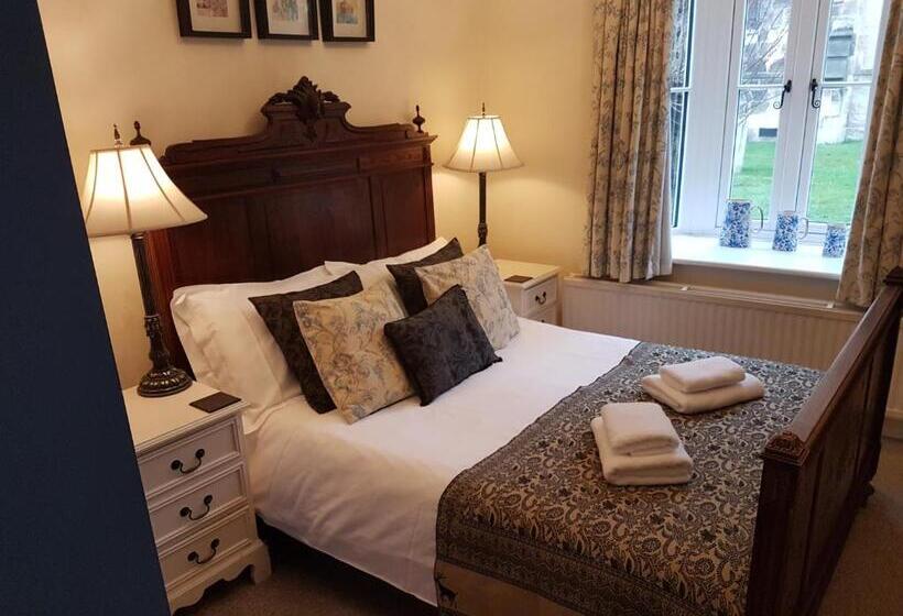 Bed and Breakfast Gothic House