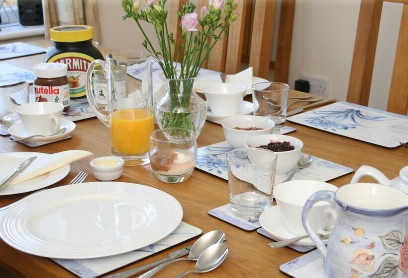 Bed and Breakfast Hanwell House