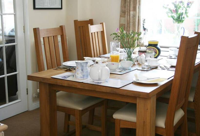 Bed and Breakfast Hanwell House