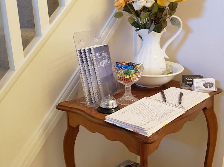 Bed and Breakfast Hanwell House