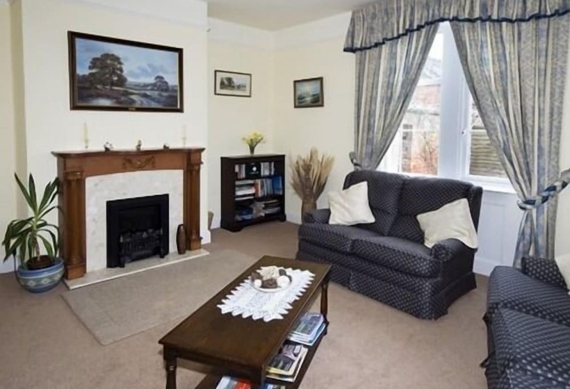 צימר Newcourt Barton