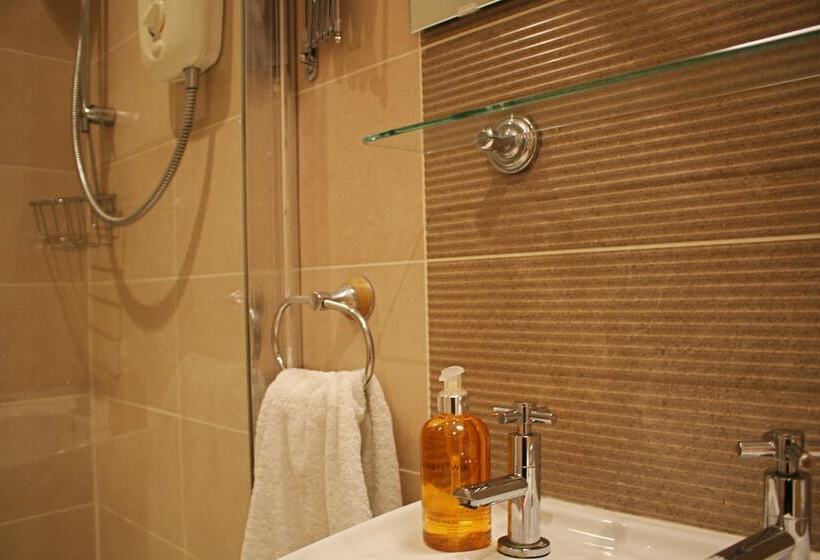 צימר Newcourt Barton