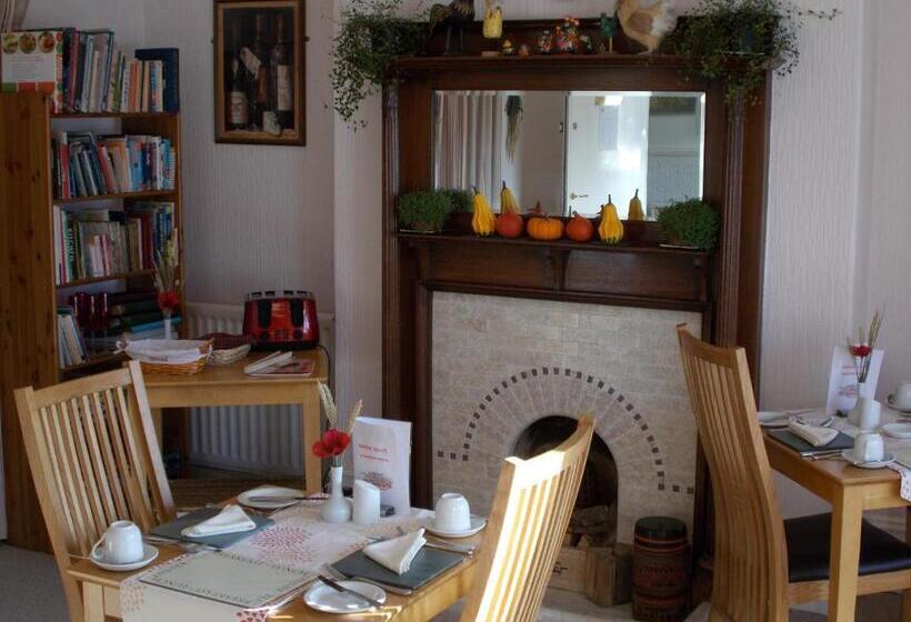 צימר Swiss Court Guest House