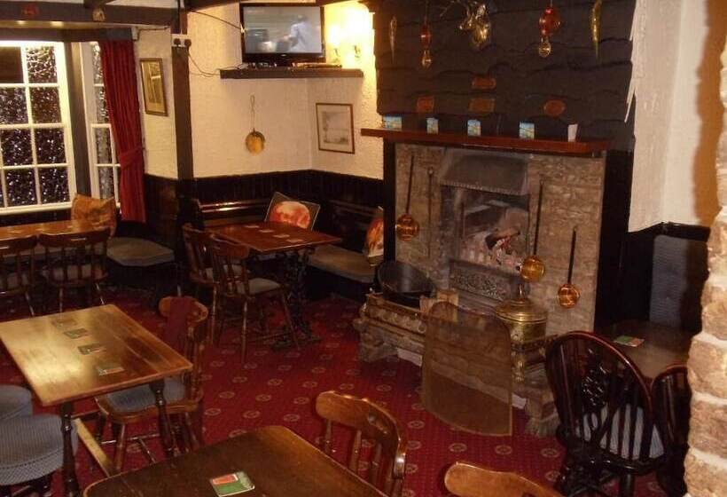 مبيت وإفطار The Angel Inn