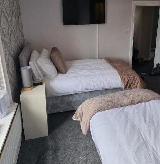 مبيت وإفطار The Angel Inn