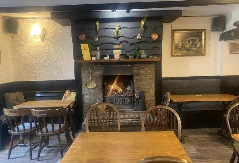 مبيت وإفطار The Angel Inn