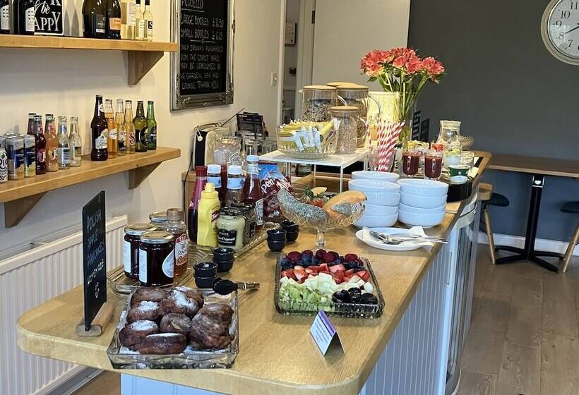 The Coast Yard B & B Chalet