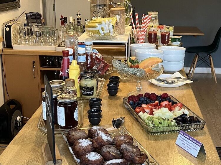 The Coast Yard B & B Chalet