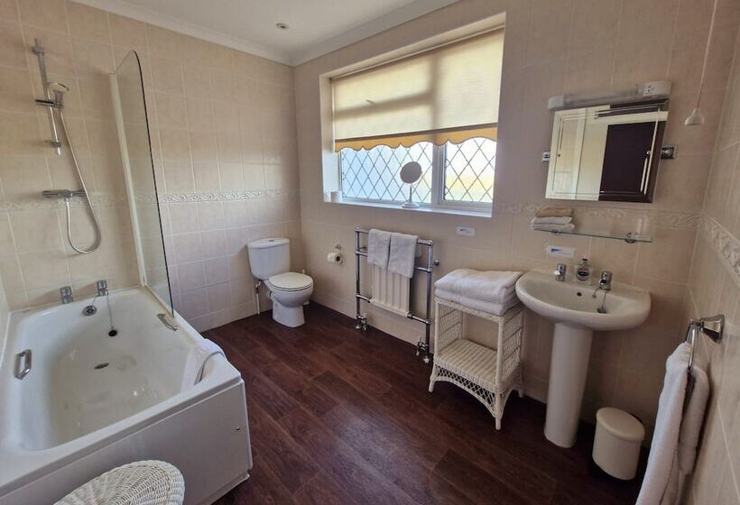 The Coast Yard B & B Chalet