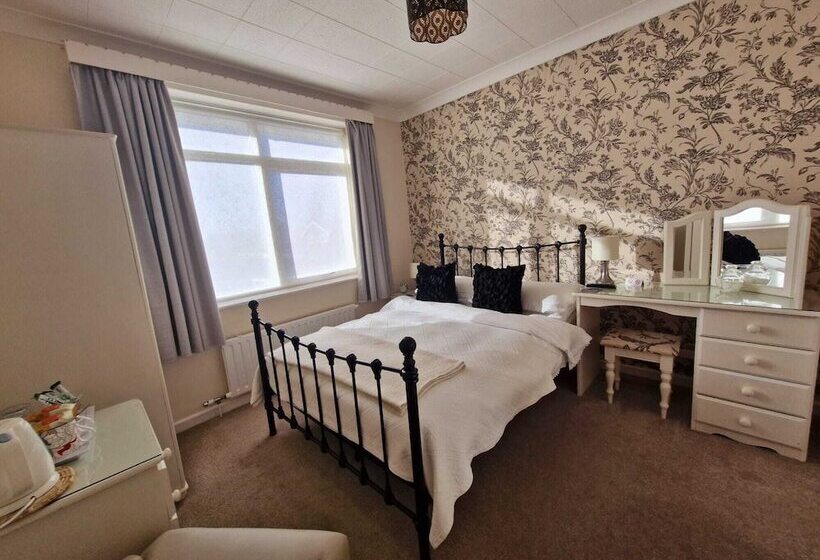 The Coast Yard B & B Chalet