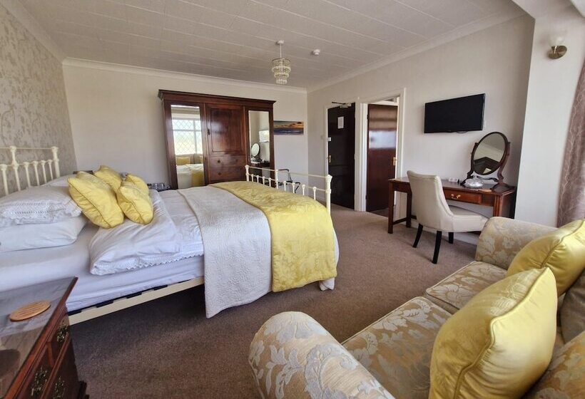 The Coast Yard B & B Chalet