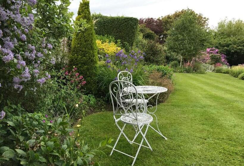 The Coast Yard B & B Chalet