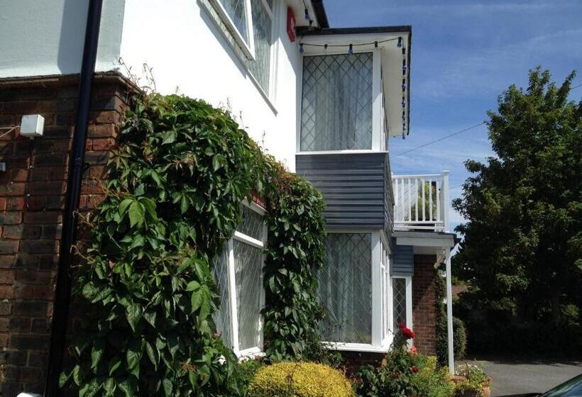 The Coast Yard B & B Chalet